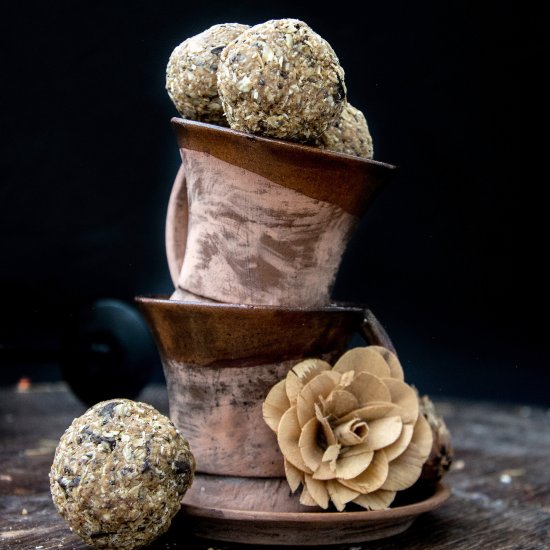 No-Bake Oats and Chia Energy Balls