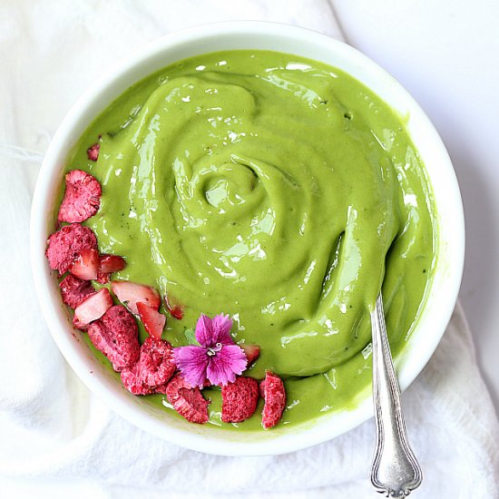 Cleansing Matcha Smoothie Bowl