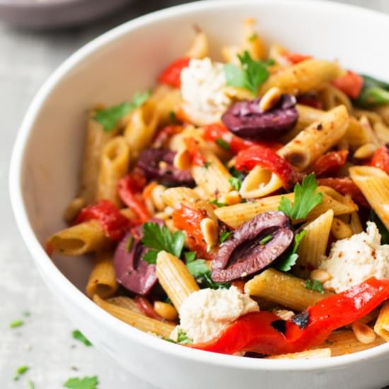 Red pepper pasta (V)