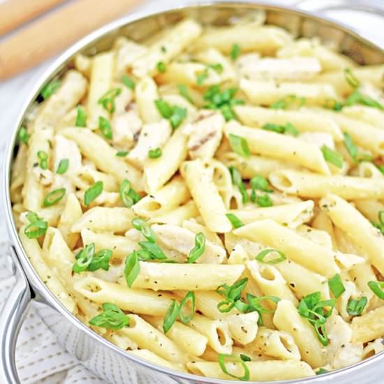 CREAMY GARLIC CHICKEN PASTA