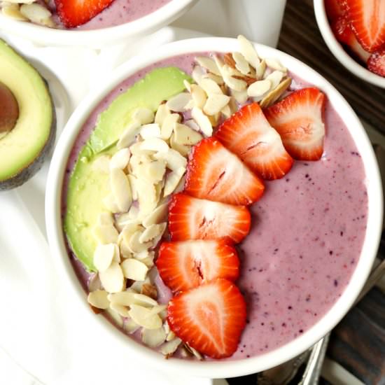 avocado berry smoothie bowl