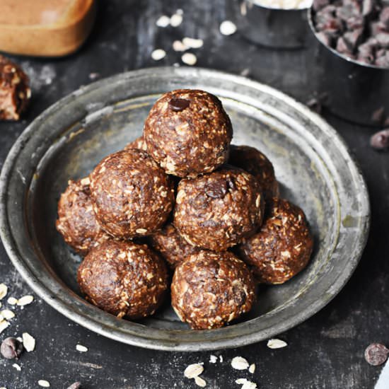 Dark Chocolate Fig Oatmeal Bites