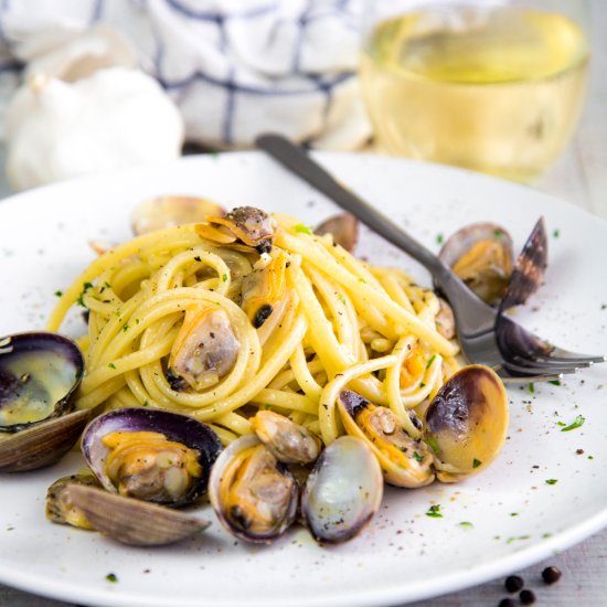 ITALIAN WHITE CLAM SAUCE LINGUINE