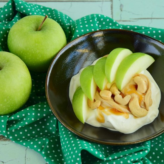 Yogurt Cashew Honey Apple