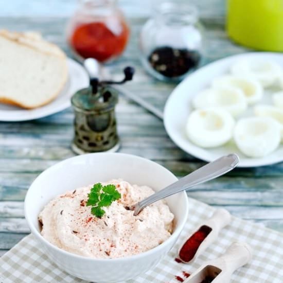 Cream cheese with paprika and cumin