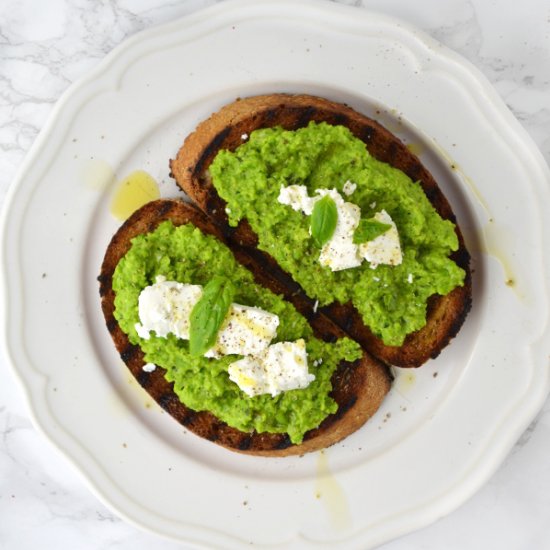 Pea Pesto Goats Cheese Bruschetta