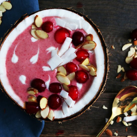 Cranberry-Coconut Smoothie Bowl