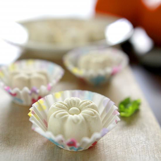 Kueh Bangkit (Coconut Cookie)