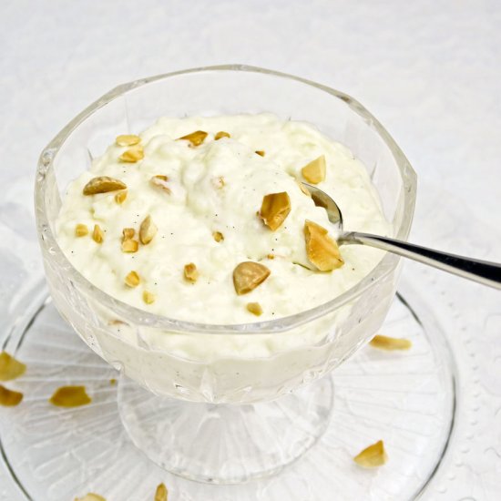 Rice pudding with almonds