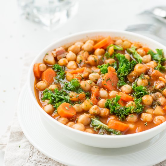 Kale and Chickpeas Minestrone