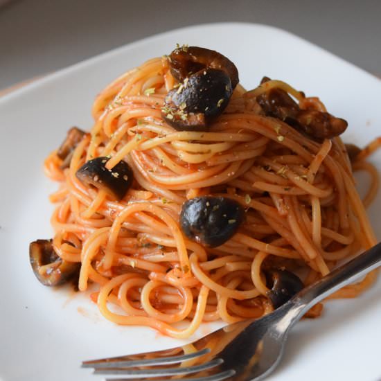 One-pot tomato pasta