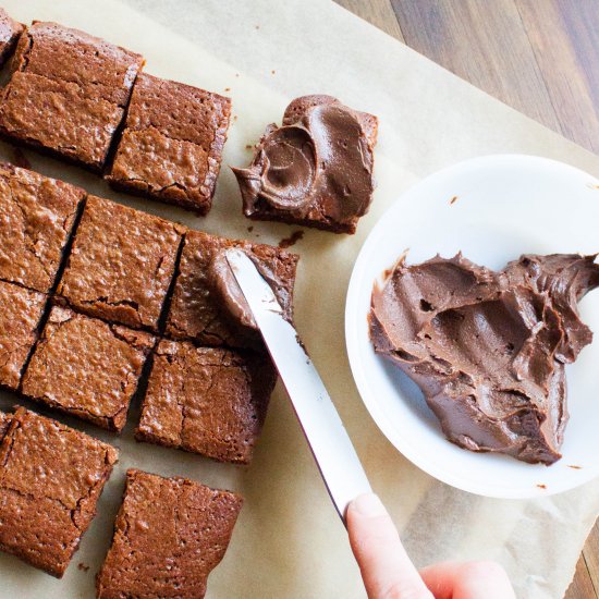 Salted Cashew Cream Cheese Icing