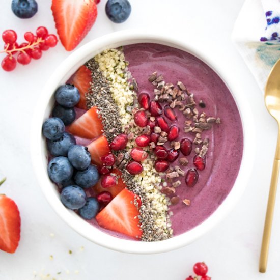 Creamy Vanilla Acai Smoothie Bowl