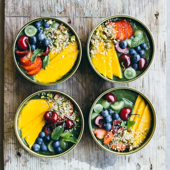 Green smoothie bowls