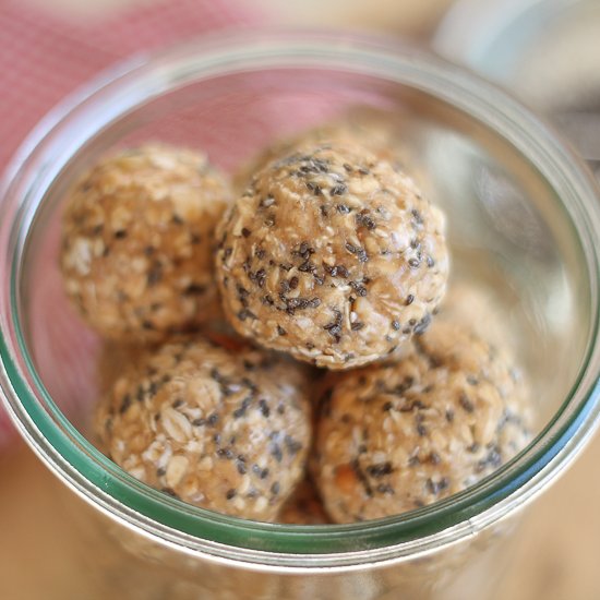 Vanilla Protein Balls with Chia