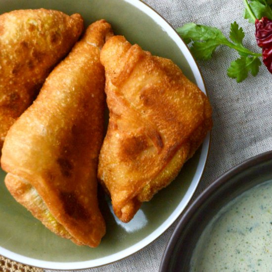 Samosas with Mint-Cilantro Dip