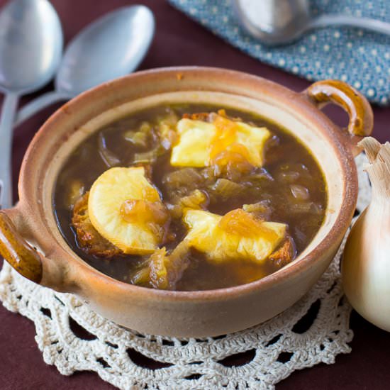 Onion soup with stout beer