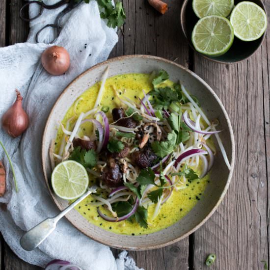 Vegan Thai khao soi soup