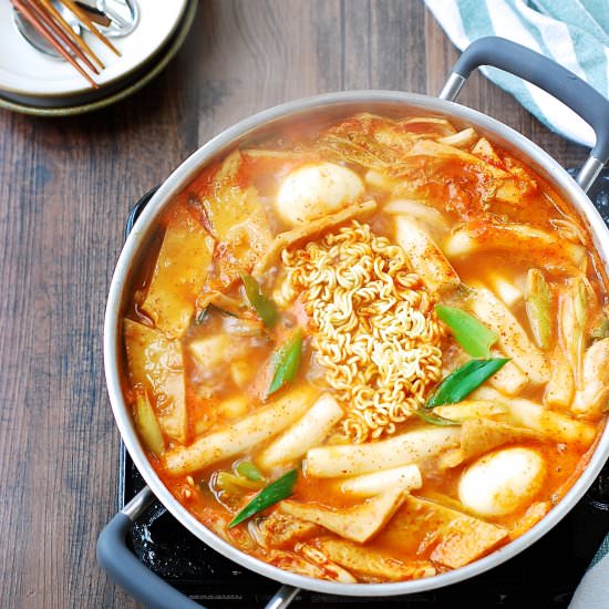 Tteokbokki (Korean spicy rice cake)