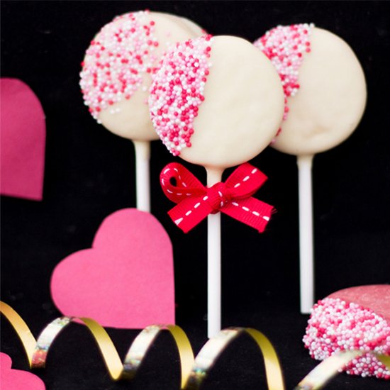 Easy Valentines Day Oreo Pops