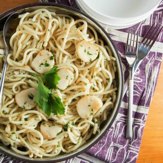 Scallop pasta with garlic & wine