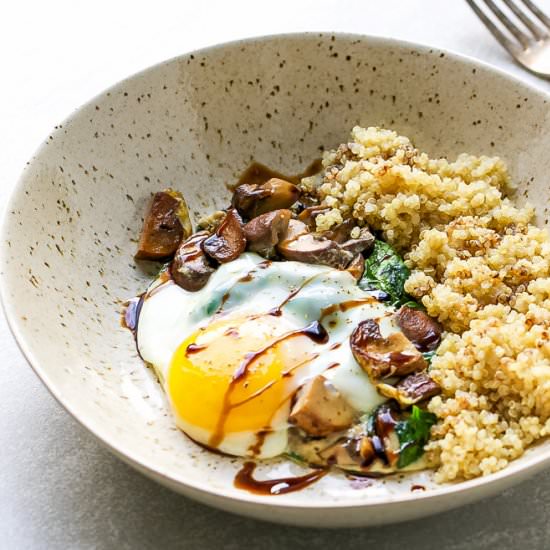 SPINACH MUSHROOM BREAKFAST BOWL