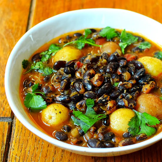 Black Bean Curry with Potatoes