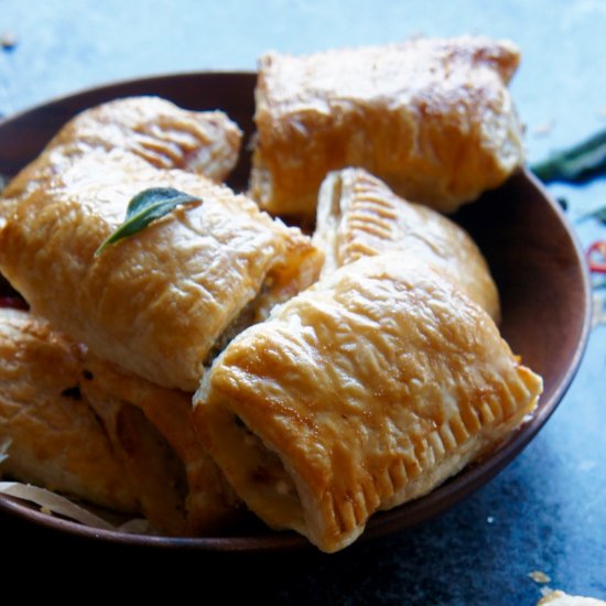 Sausage rolls with chilli and feta