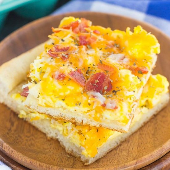 Bacon and Egg Breakfast Pizza