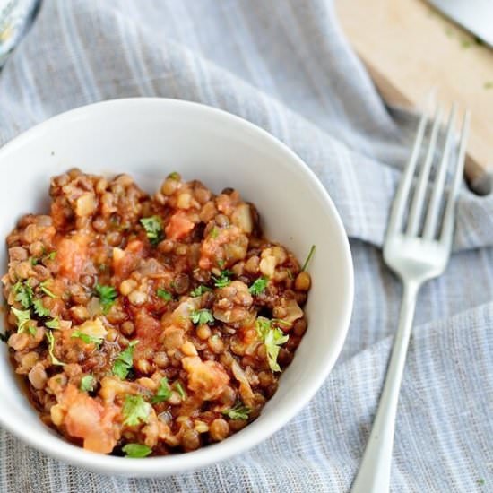 Lentils with tomato sauce