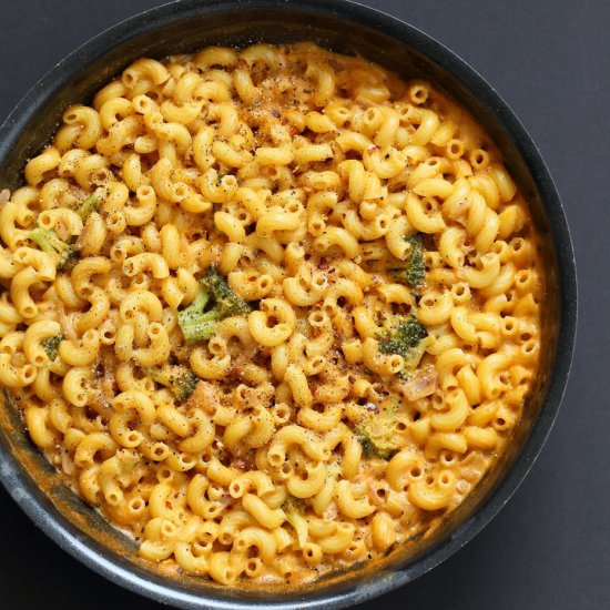 Garlicky Gochujang Mac Cheese