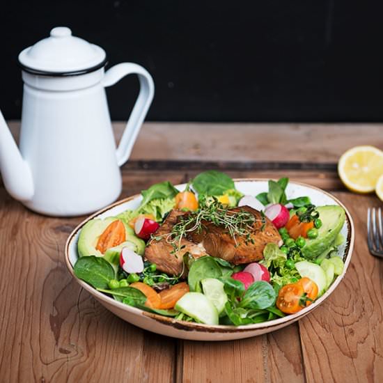 Superfood salmon lunch bowl