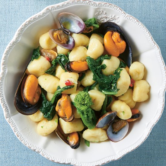 Gnocchi with broccoli, mussels