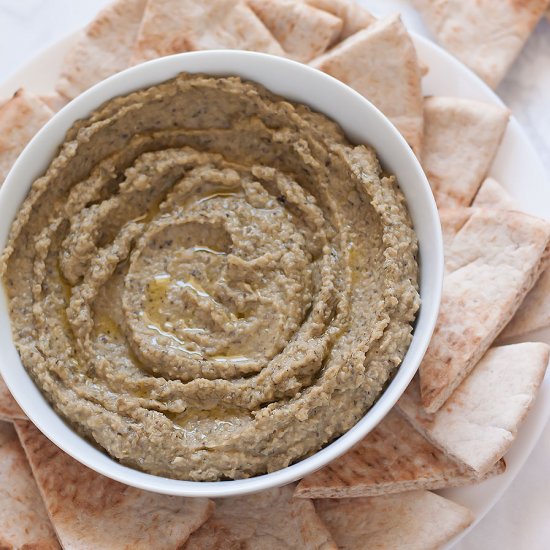 5-Minute Kalamata Olive Hummus