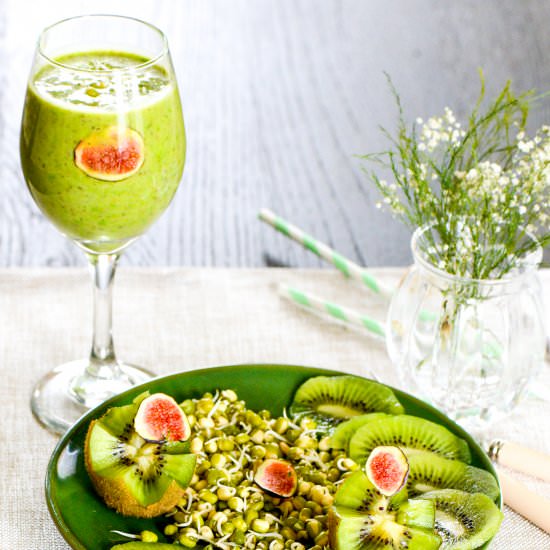 Kiwi, Peas, and Almond Smoothie