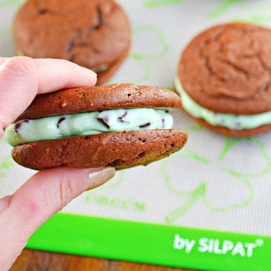 Mint Chocolate Chip Whoopie Pies