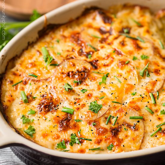 Garlic Parmesan Cheesy Potatoes