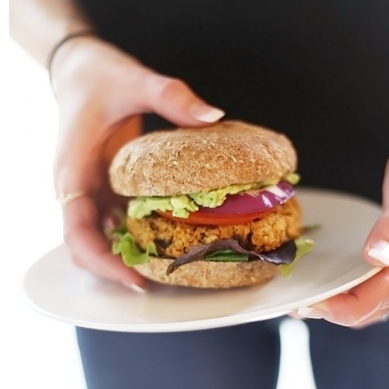 HEALTHY QUINOA CHICKPEA BURGER