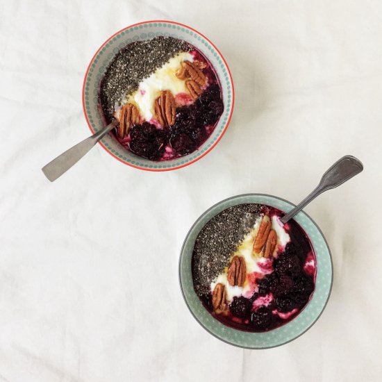 Quark light bowl with chia seeds