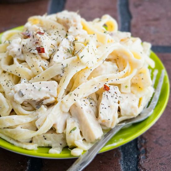 One Pot Healthy Fettuccine Alfredo