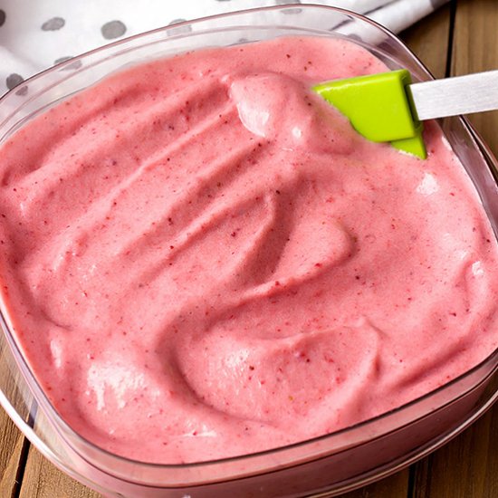 strawberry banana frozen yogurt