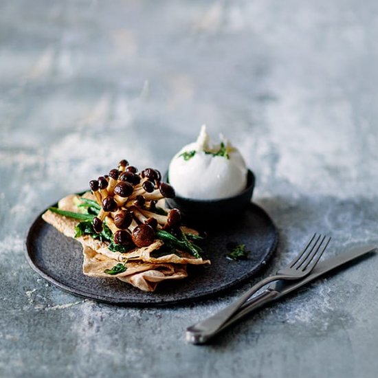 Roti with spinach and mushrooms