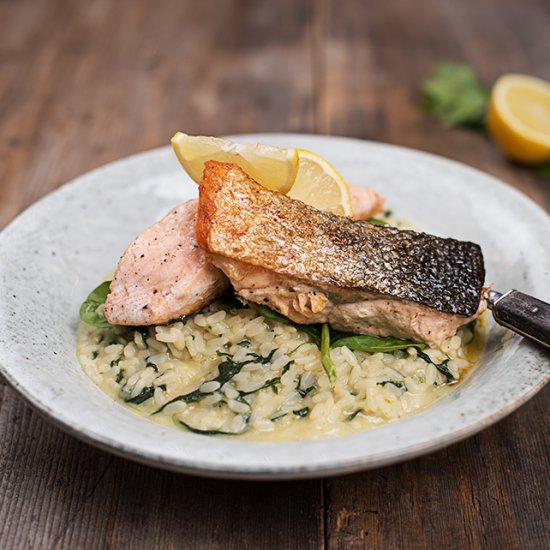 Spinach risotto with salmon