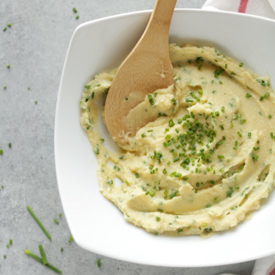 Easy garlic cauliflower mash