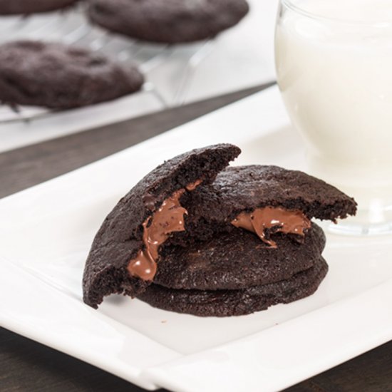 Nutella Stuffed Chocolate Cookies