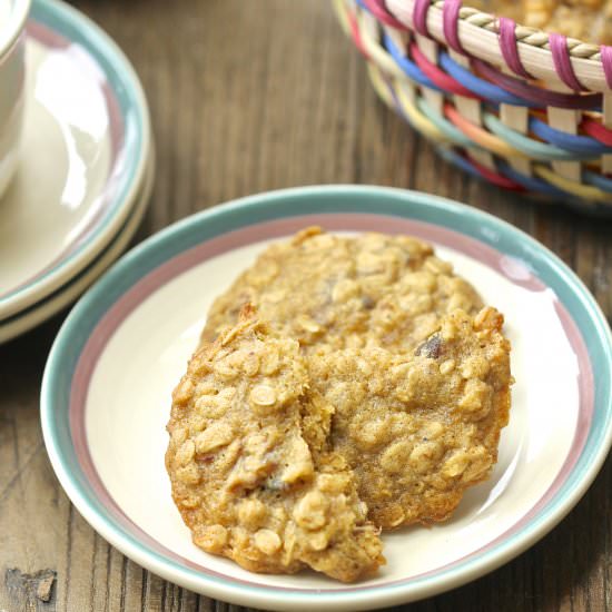 Toasted Oatmeal and Date Cookies