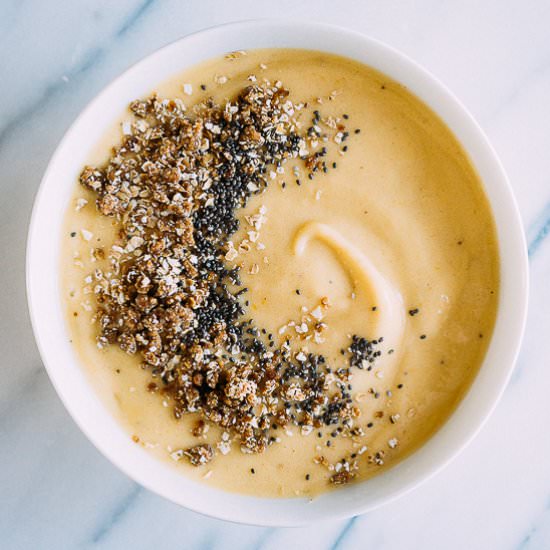 Banana & Mango Smoothie Bowl