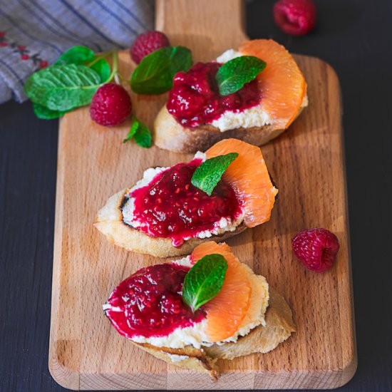 Raspberry Ricotta Crostini