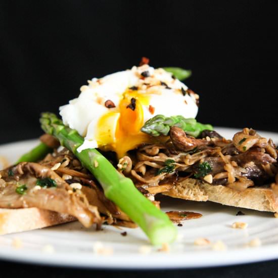 Quick Mushroom Toast Brunch