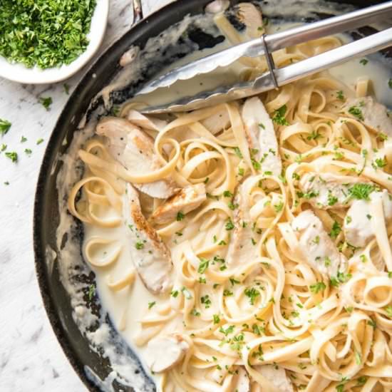 One Pot Chicken Alfredo Pasta